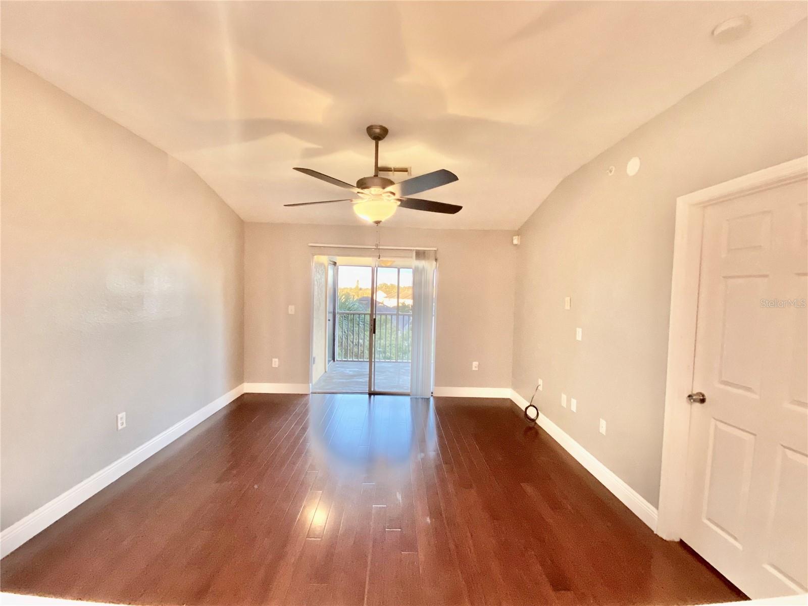 Image 26 of 38 For 5451 Vineland Road 2309