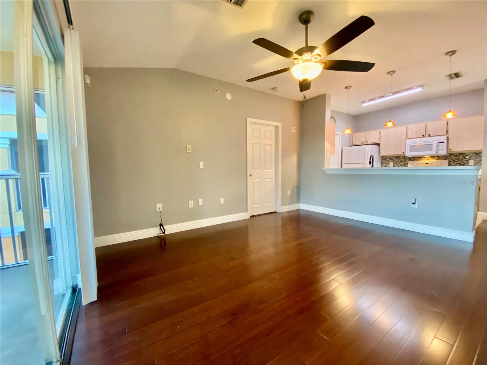 Image 27 of 38 For 5451 Vineland Road 2309