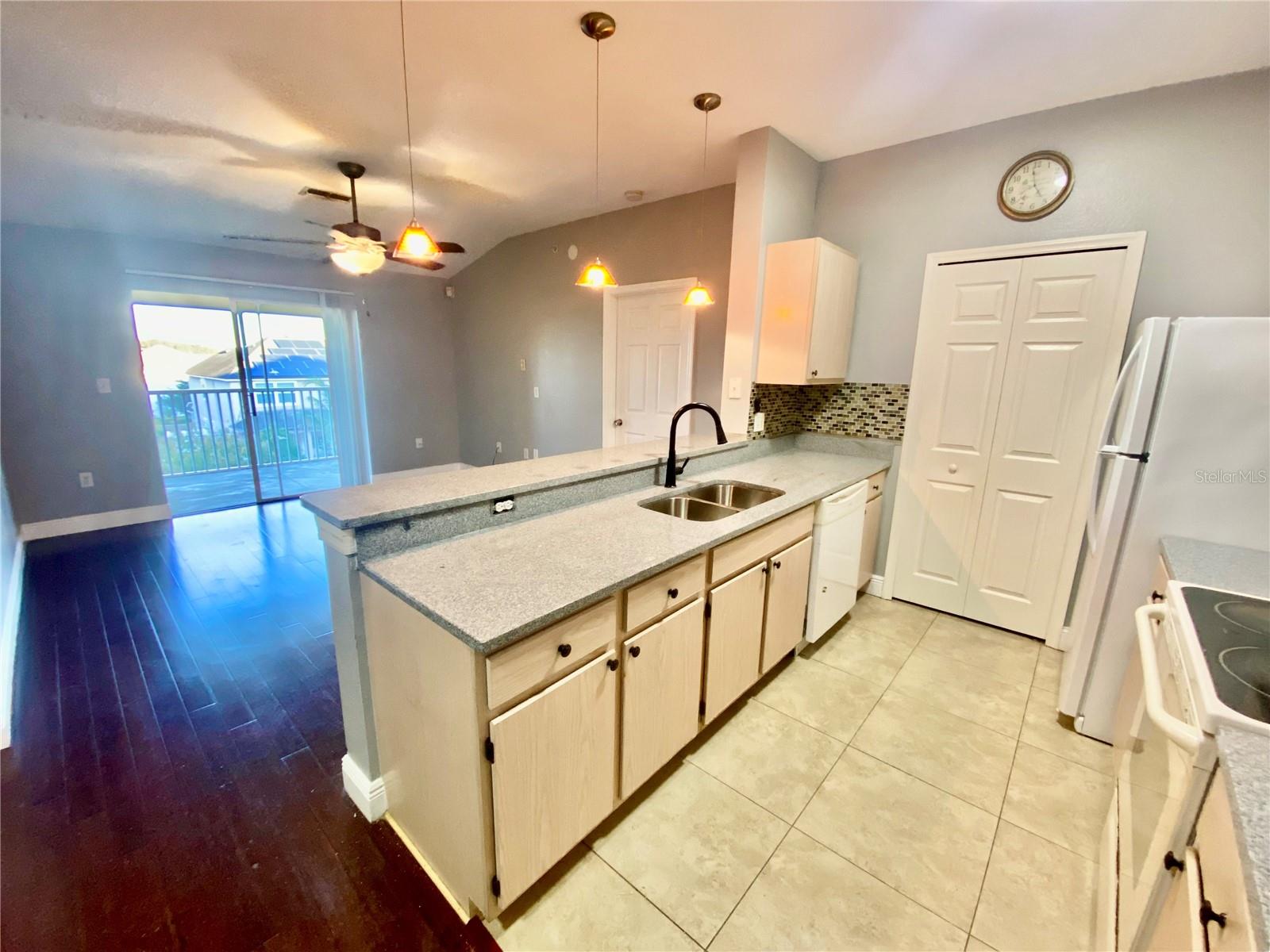 Image 7 of 38 For 5451 Vineland Road 2309