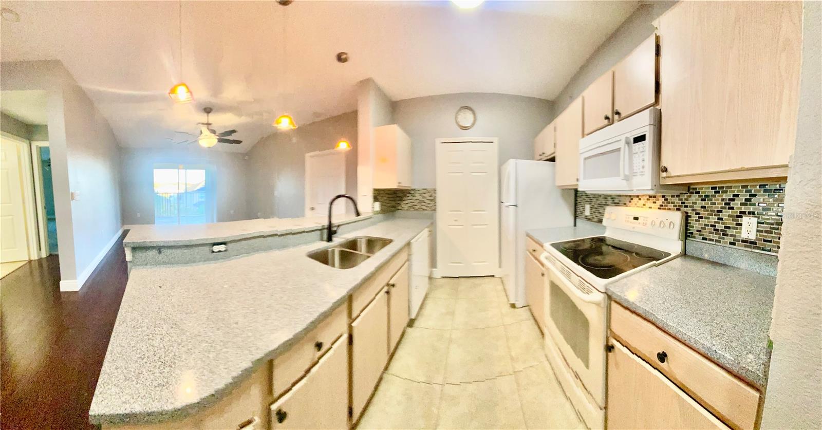 Image 8 of 38 For 5451 Vineland Road 2309