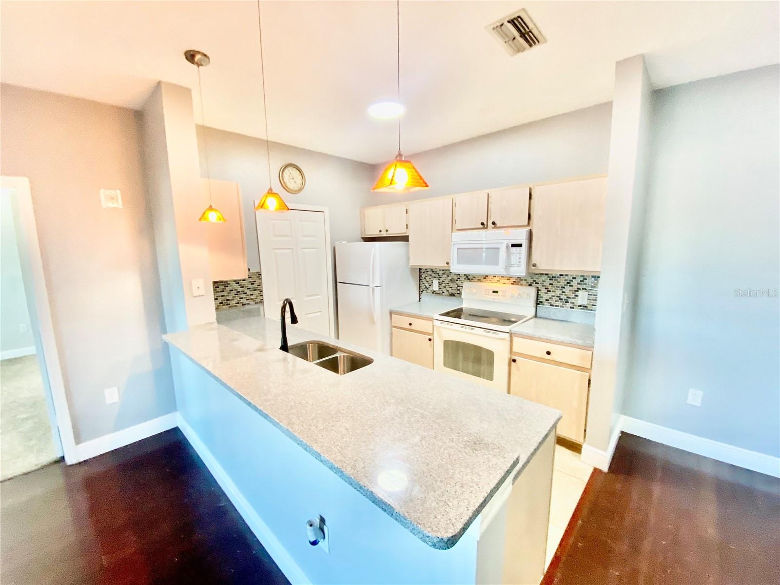 Image 9 of 38 For 5451 Vineland Road 2309