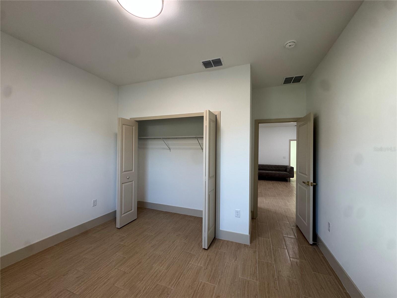 Image 11 of 14 For 947 Gillingham Court