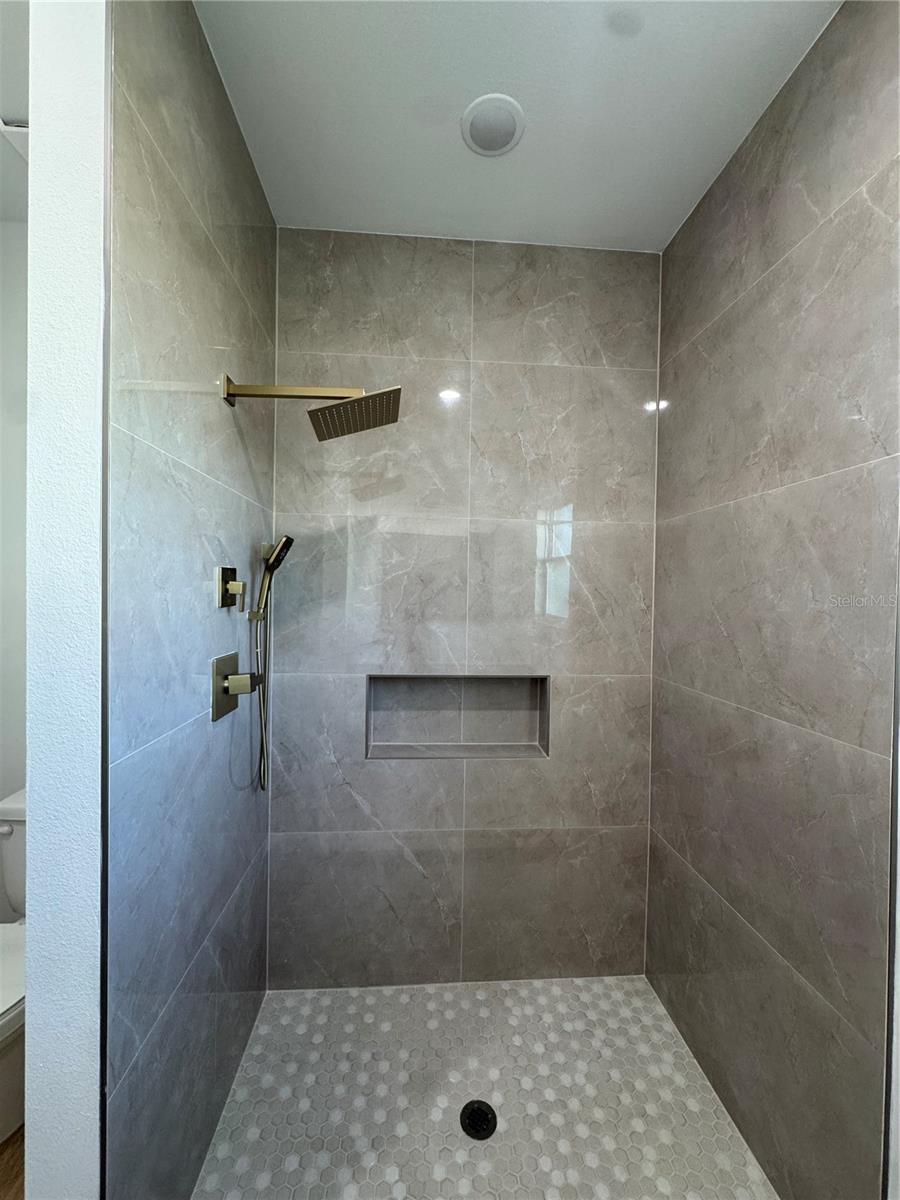 Image 14 of 14 For 947 Gillingham Court