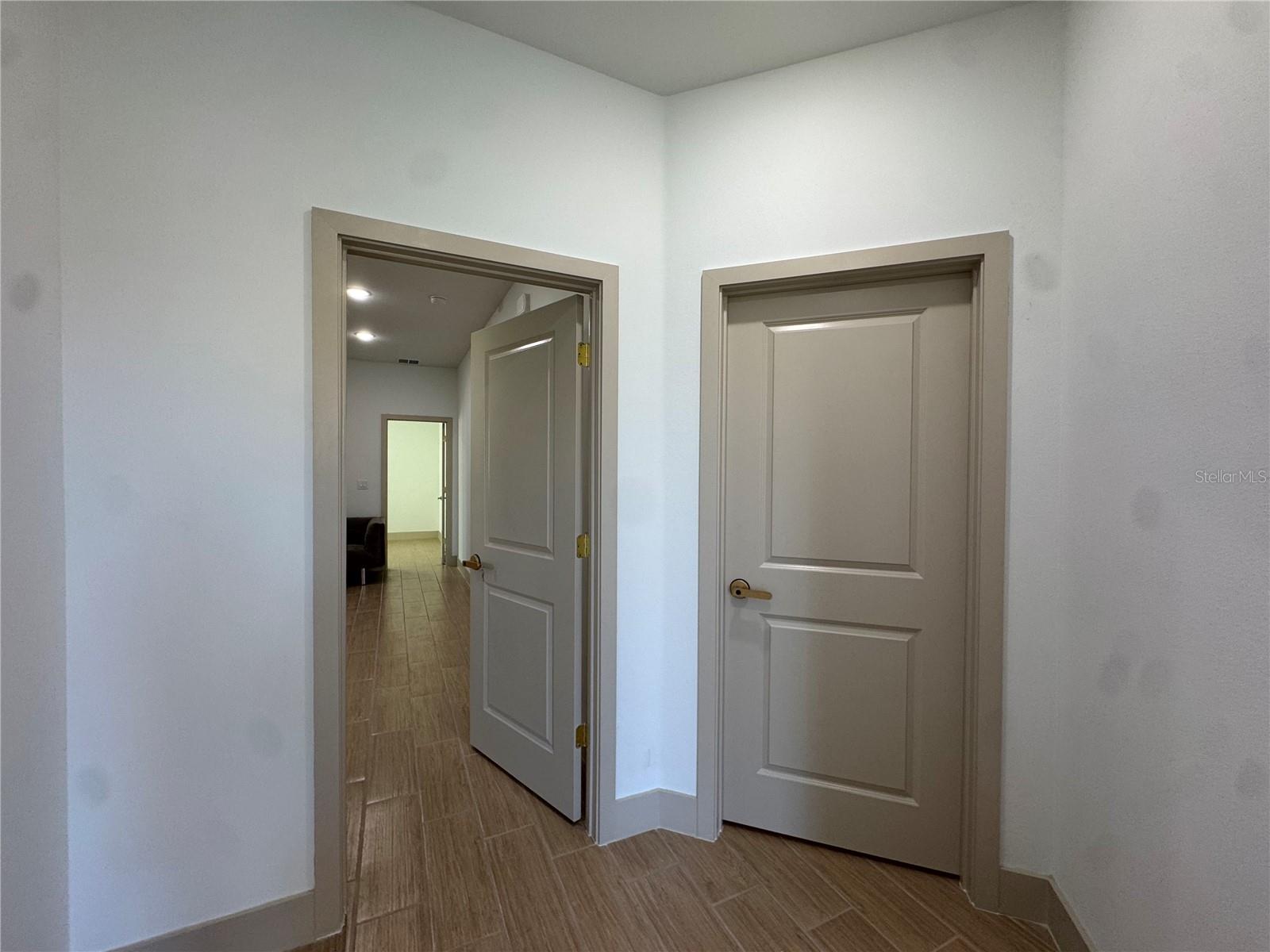 Image 2 of 14 For 947 Gillingham Court