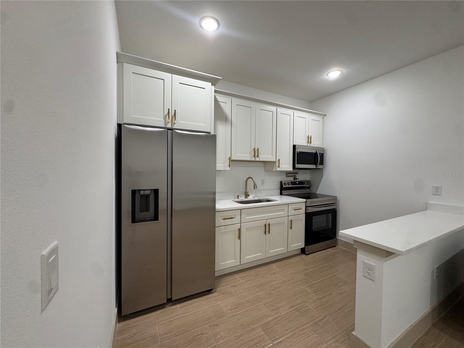 Image 6 of 14 For 947 Gillingham Court