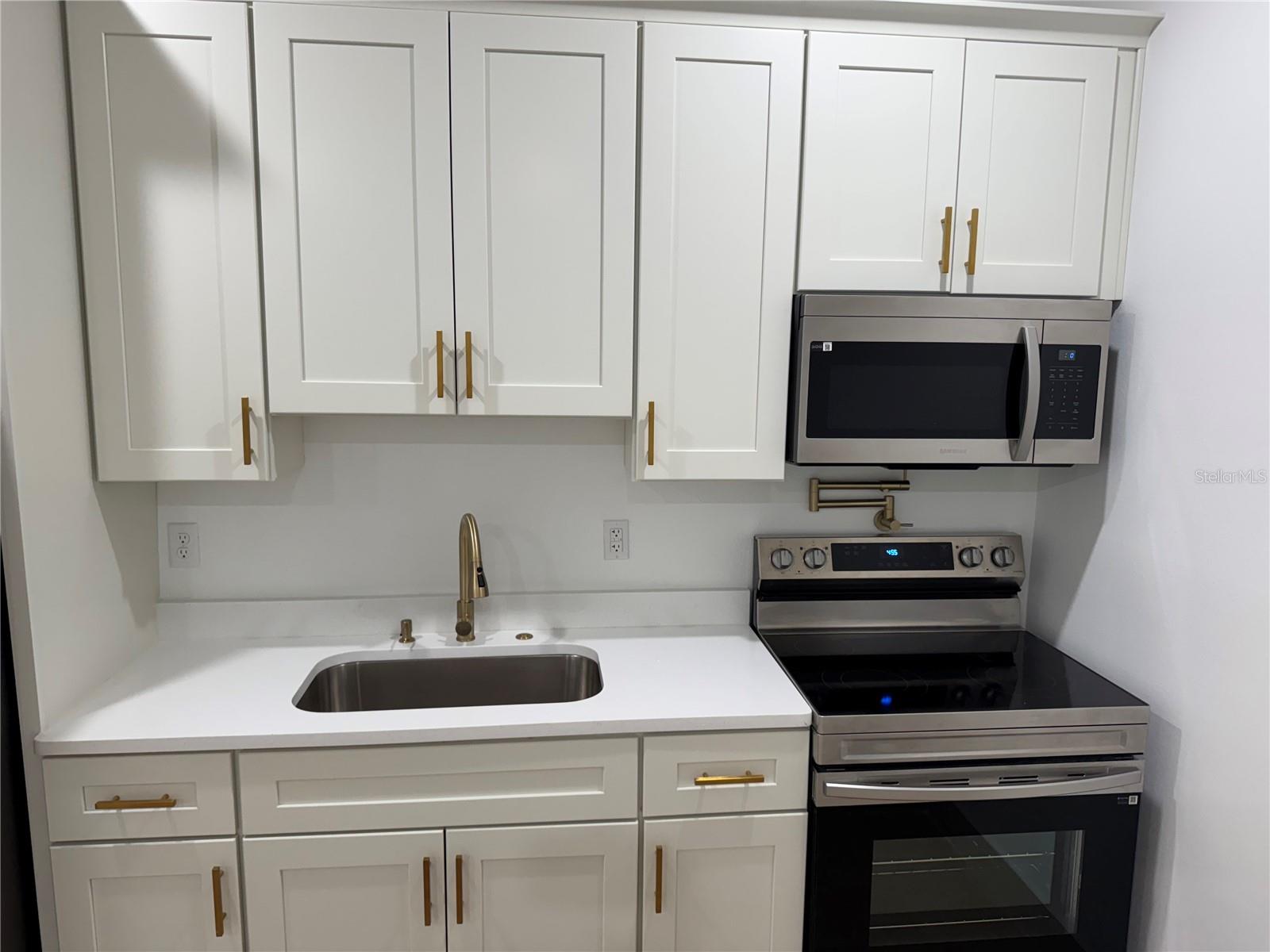 Image 7 of 14 For 947 Gillingham Court