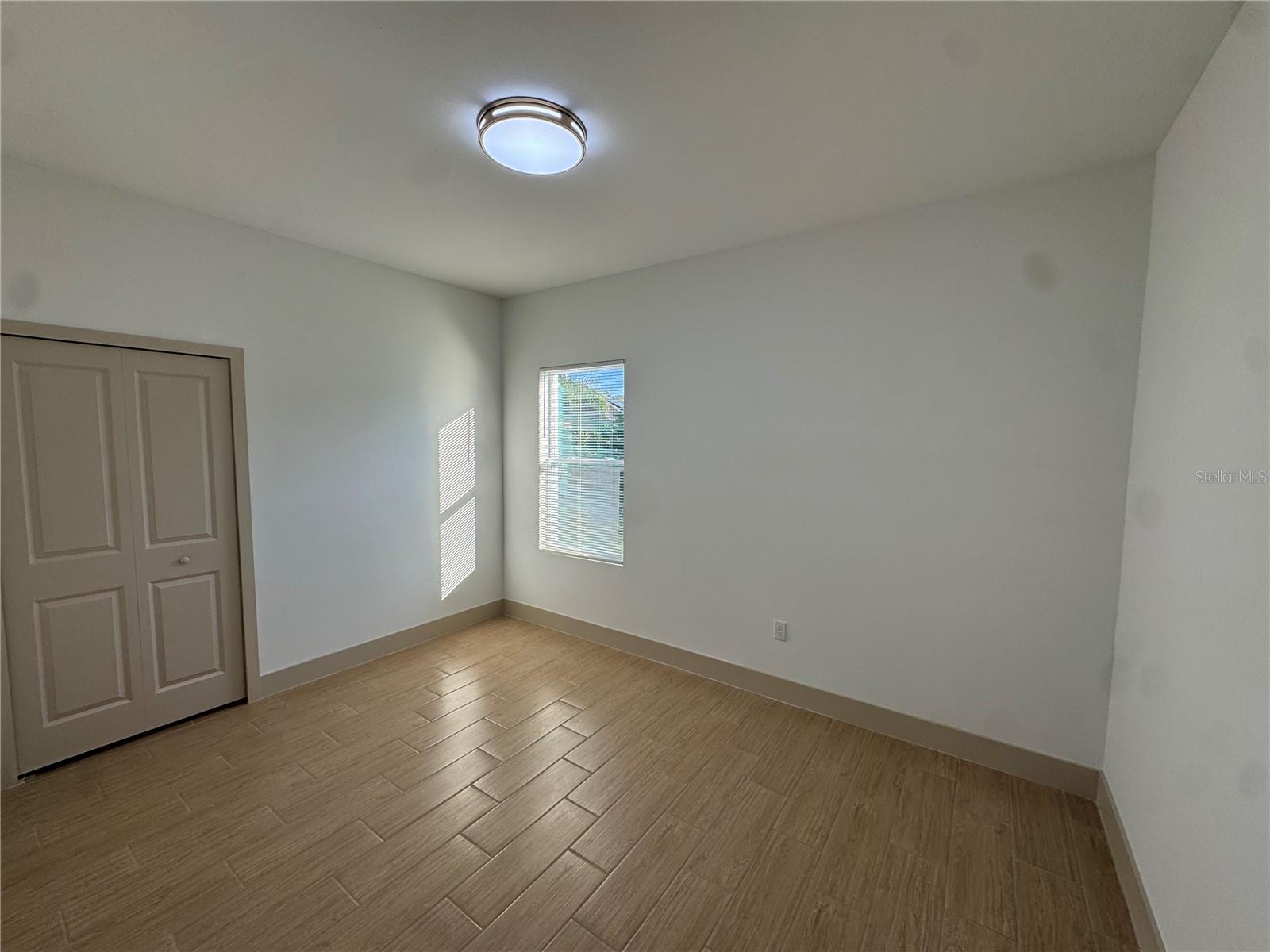 Image 9 of 14 For 947 Gillingham Court