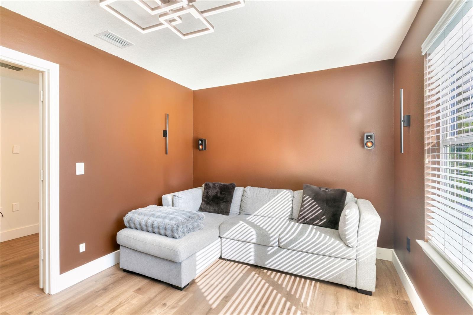 Image 20 of 53 For 11949 Verrazano Dr Drive