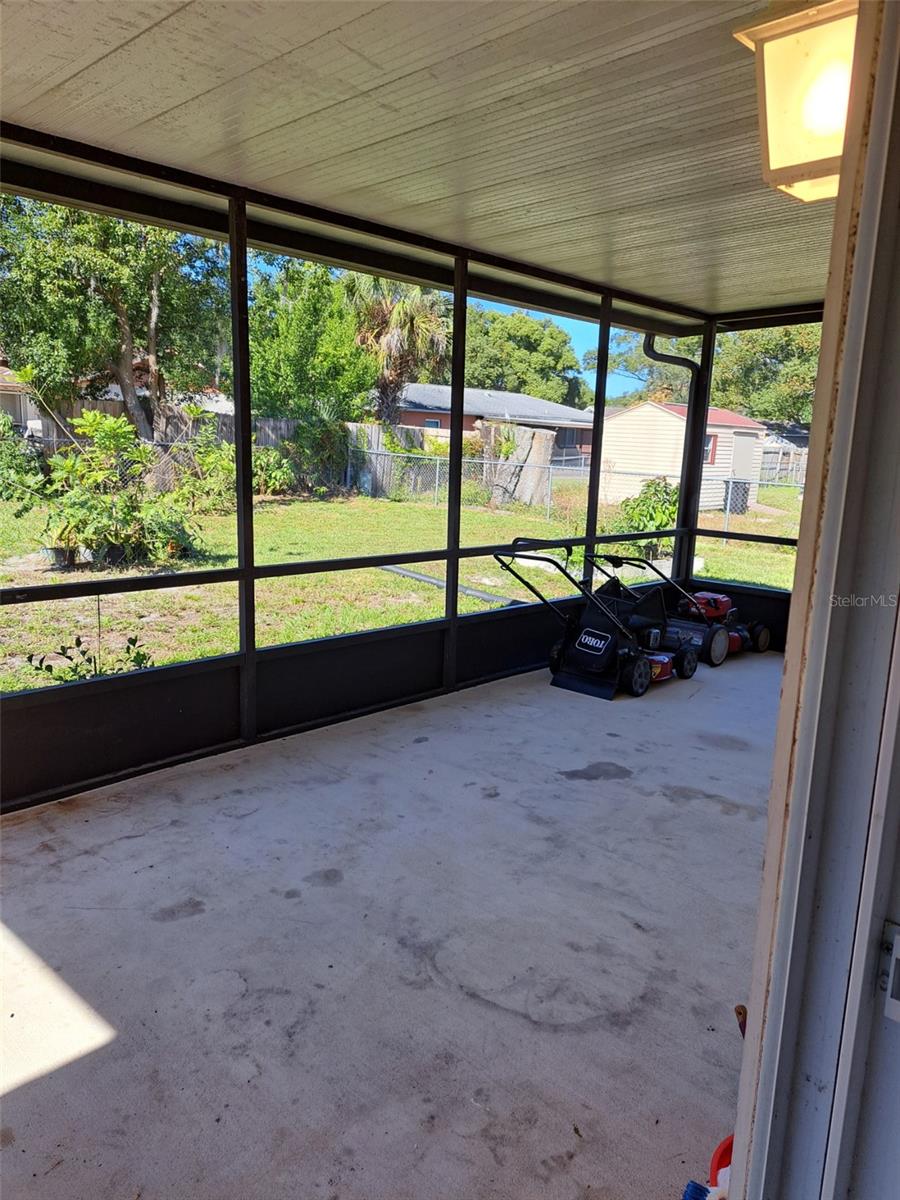 Image 11 of 20 For 7718 Groveridge Court