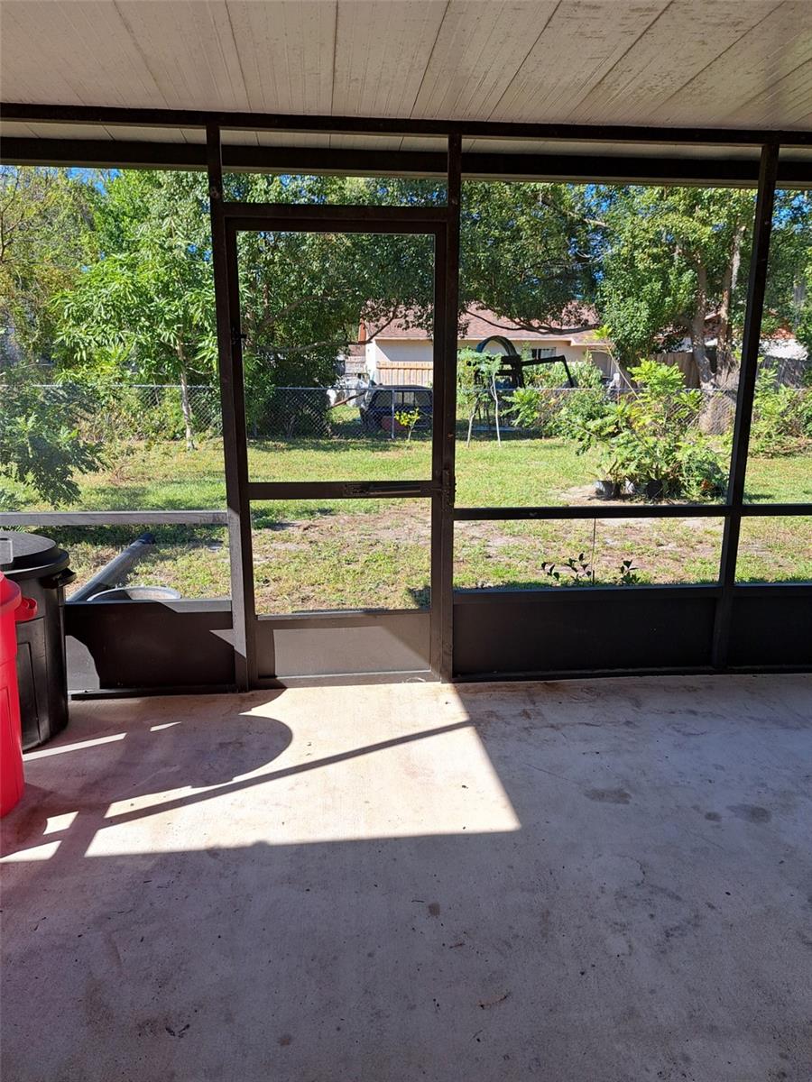 Image 12 of 20 For 7718 Groveridge Court