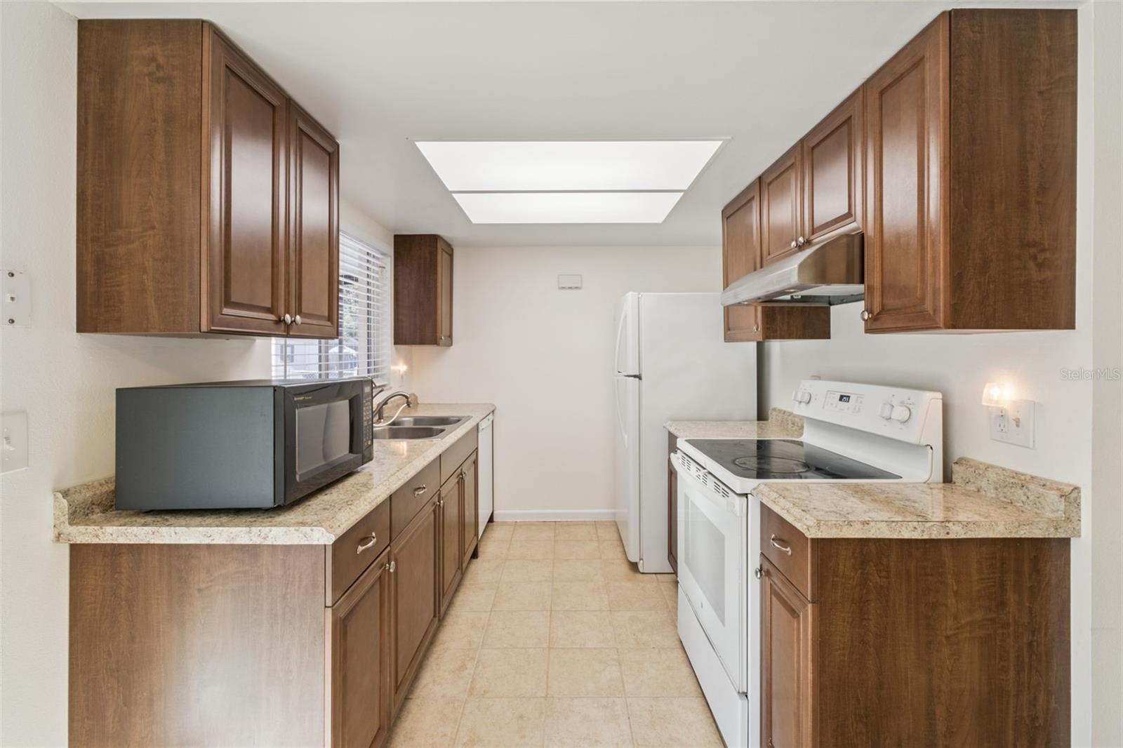 Image 6 of 20 For 7718 Groveridge Court