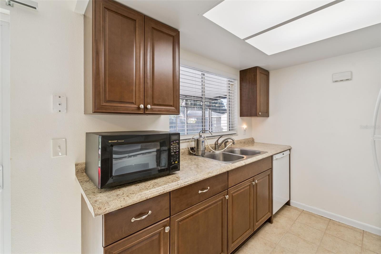 Image 8 of 20 For 7718 Groveridge Court