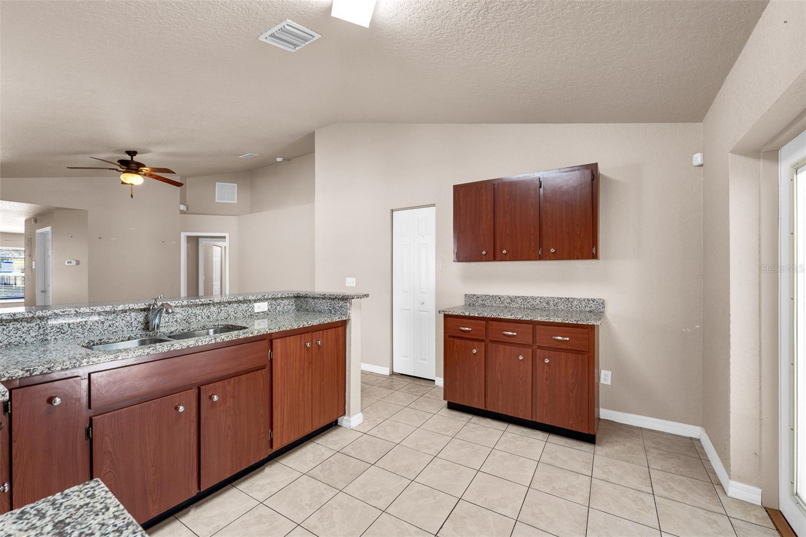 Image 7 of 27 For 1706 Mulberry Avenue