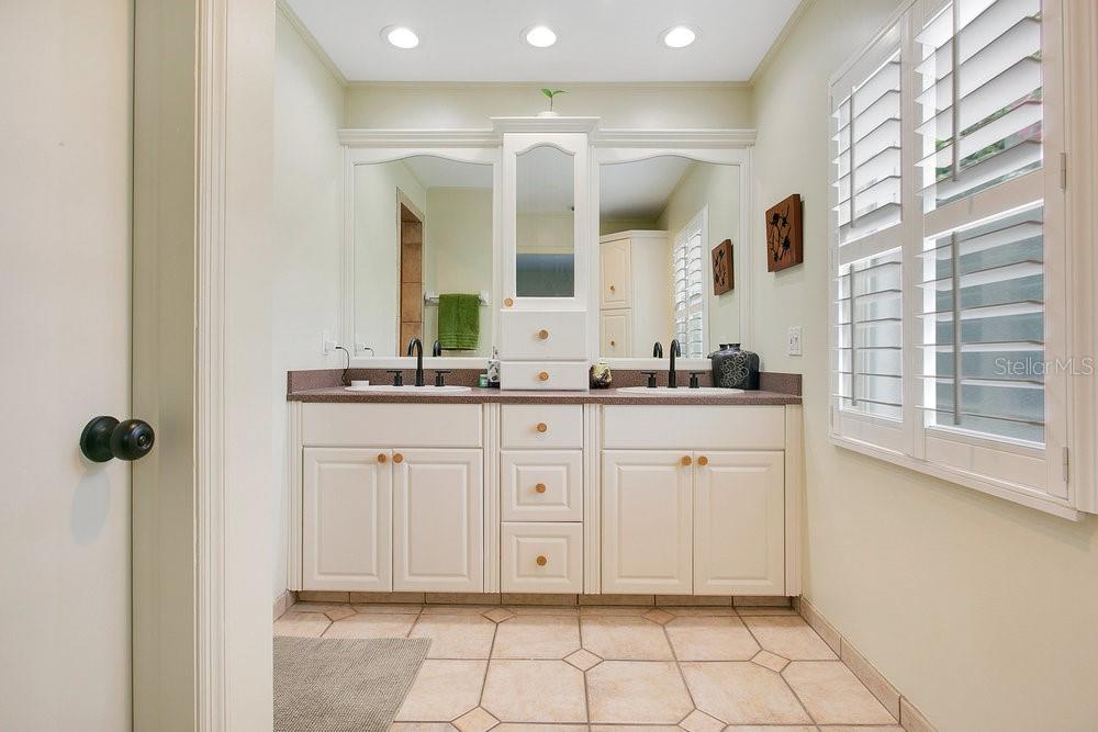 Image 14 of 32 For 5867 Cove Drive