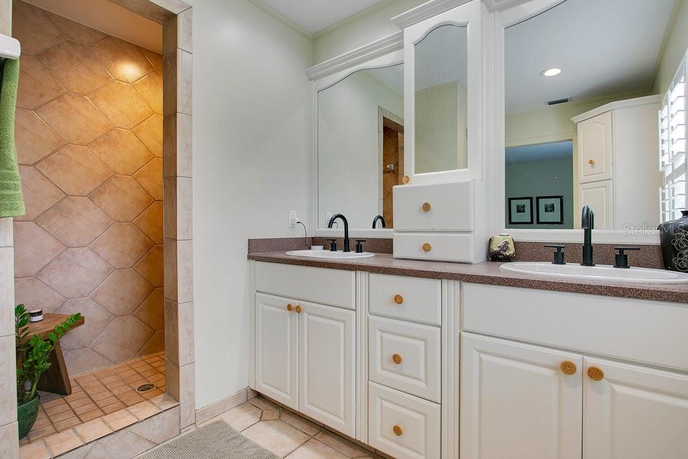 Image 15 of 32 For 5867 Cove Drive