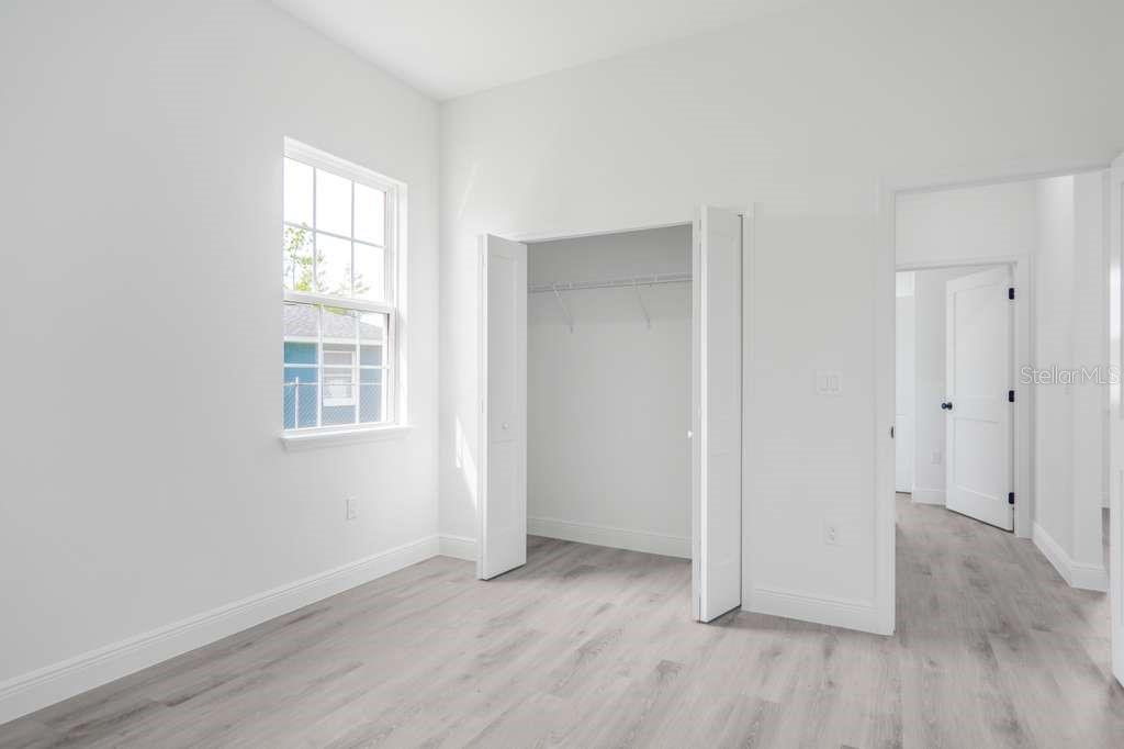 Image 10 of 27 For 15683 49th Avenue Road