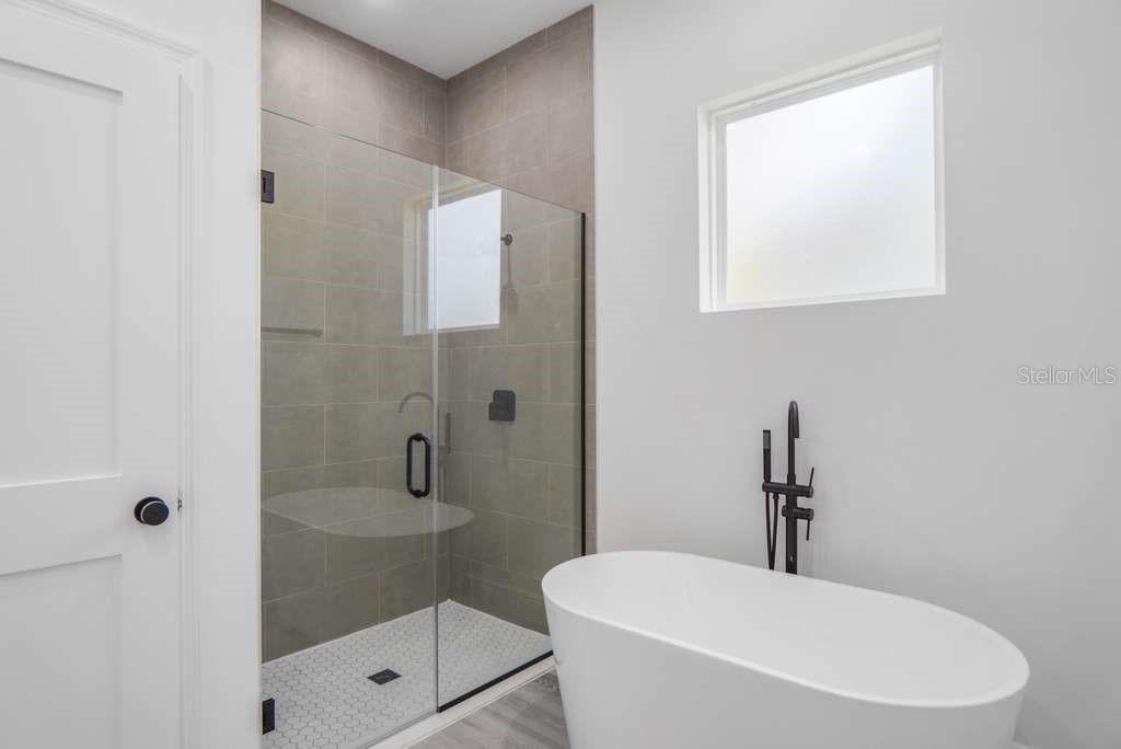 Image 24 of 27 For 15683 49th Avenue Road