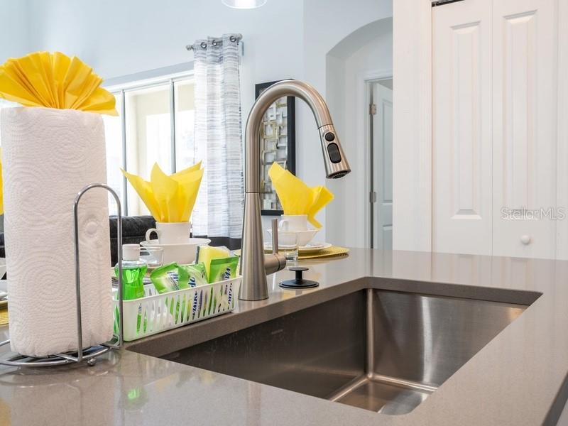 Image 4 of 90 For 8956 Takeaway Way