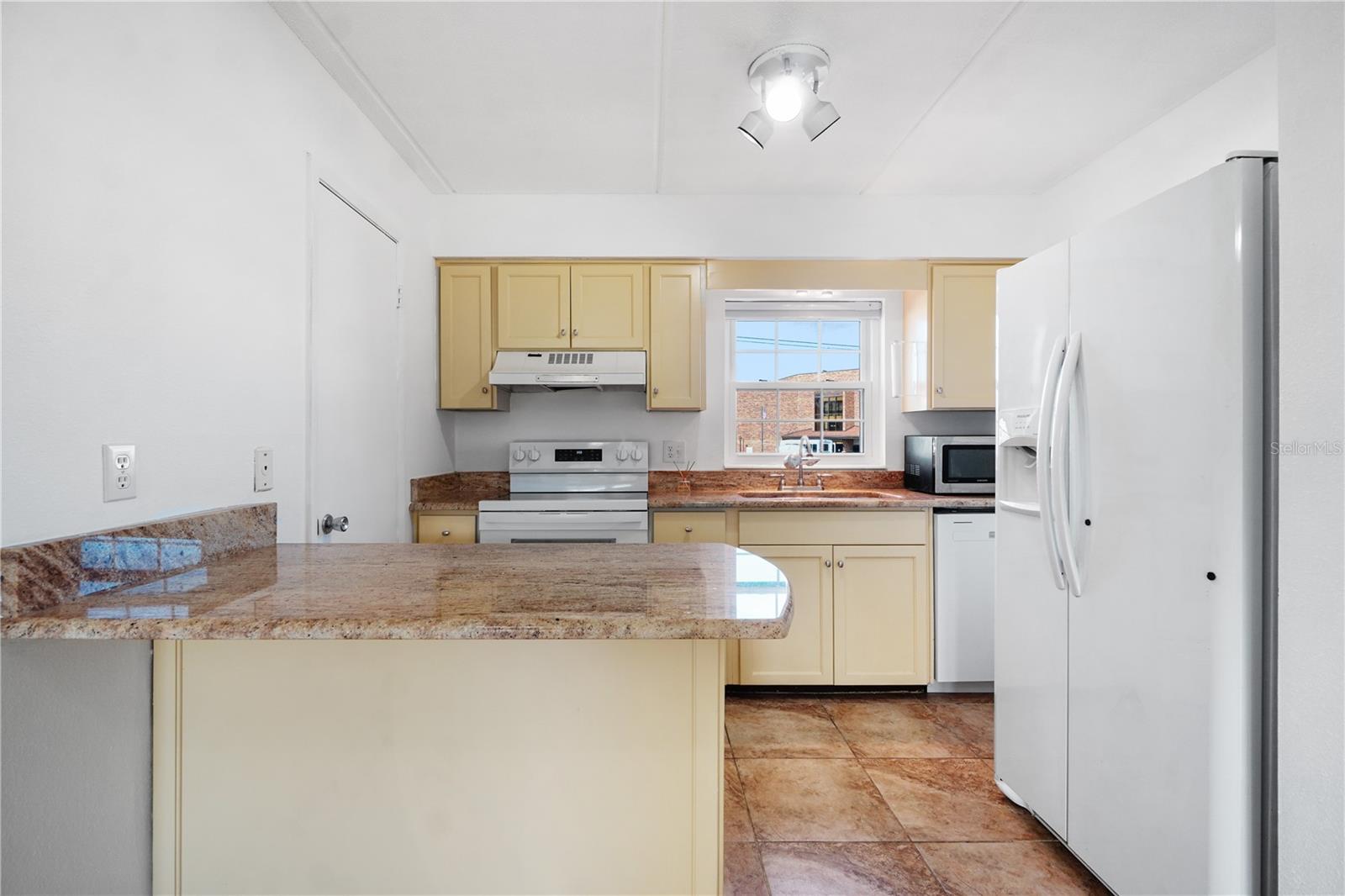 Image 5 of 11 For 1100 Caroline Street 104