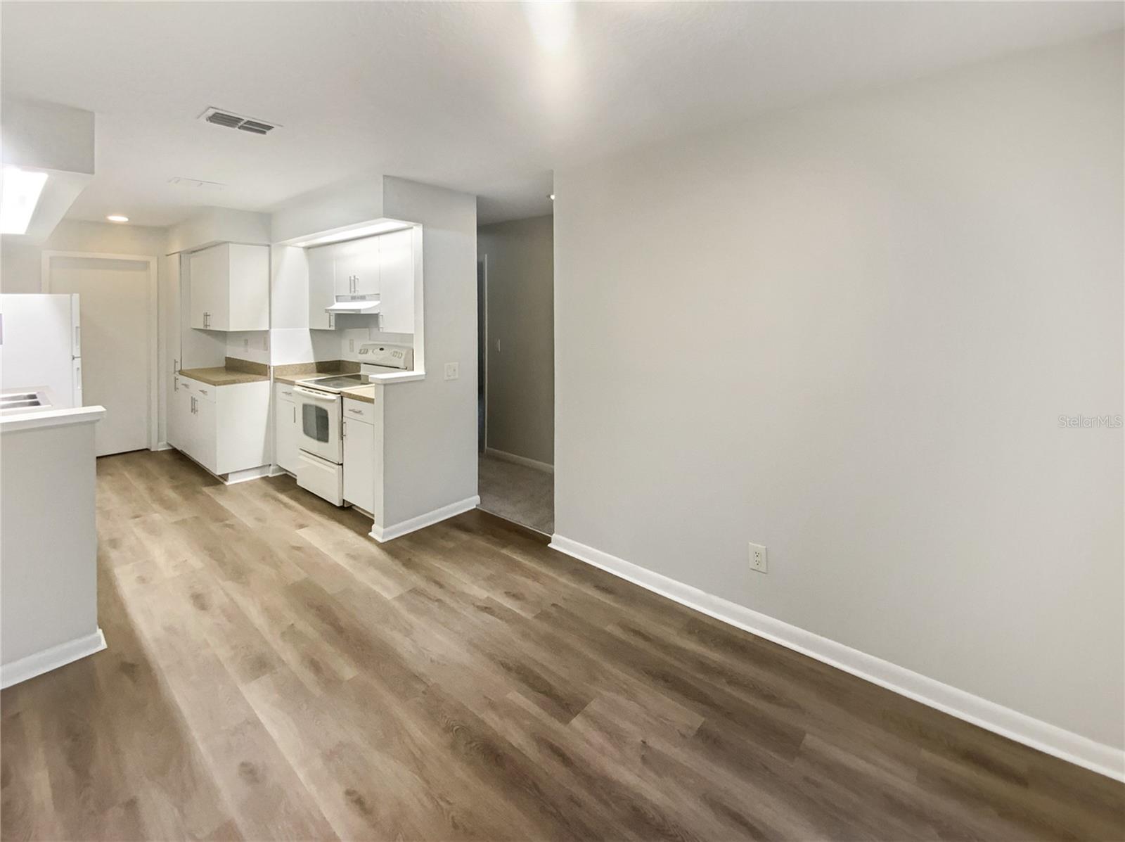 Image 13 of 37 For 836 Amelia Court Ne