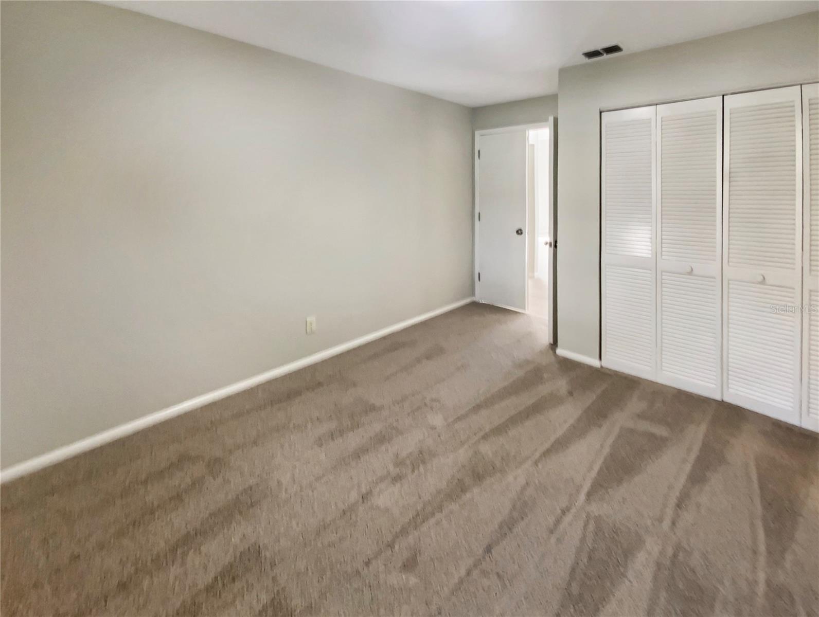 Image 19 of 37 For 836 Amelia Court Ne