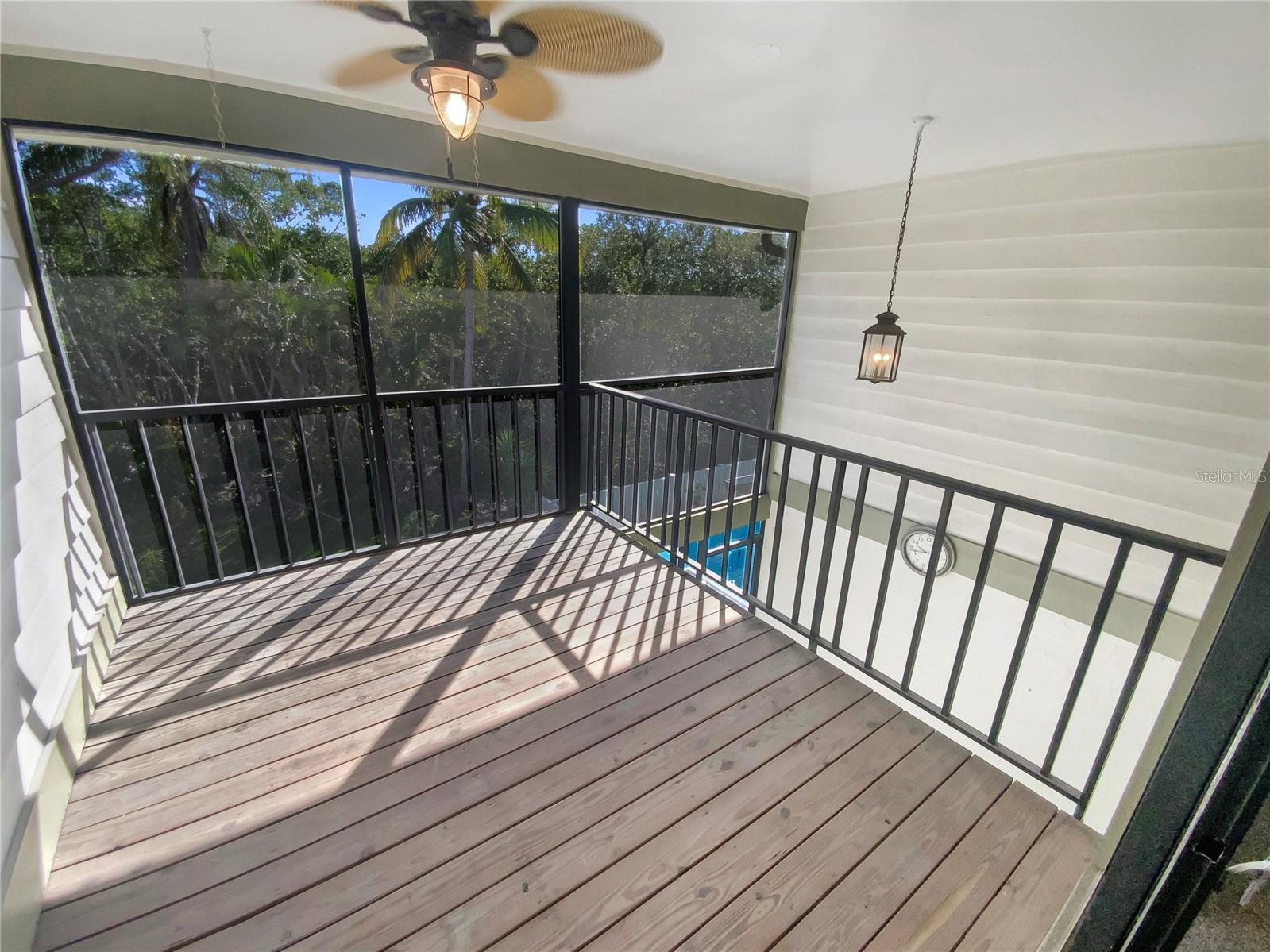 Image 20 of 37 For 836 Amelia Court Ne