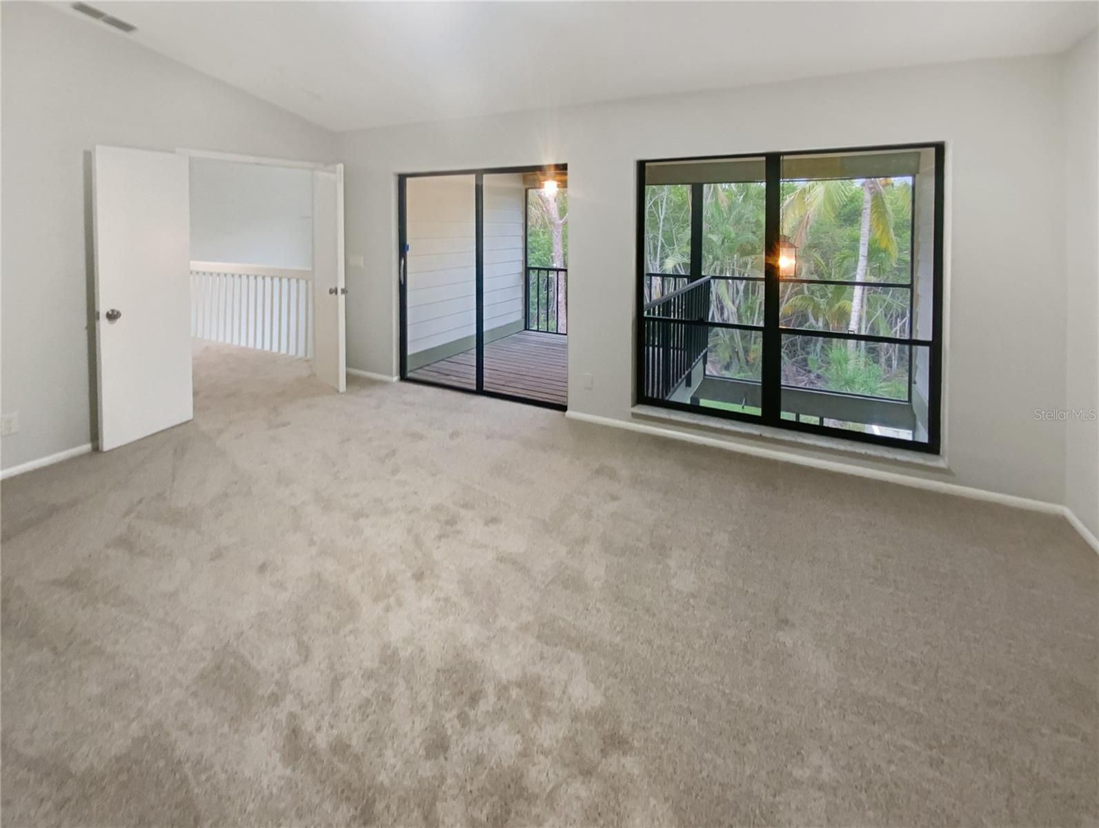 Image 26 of 37 For 836 Amelia Court Ne