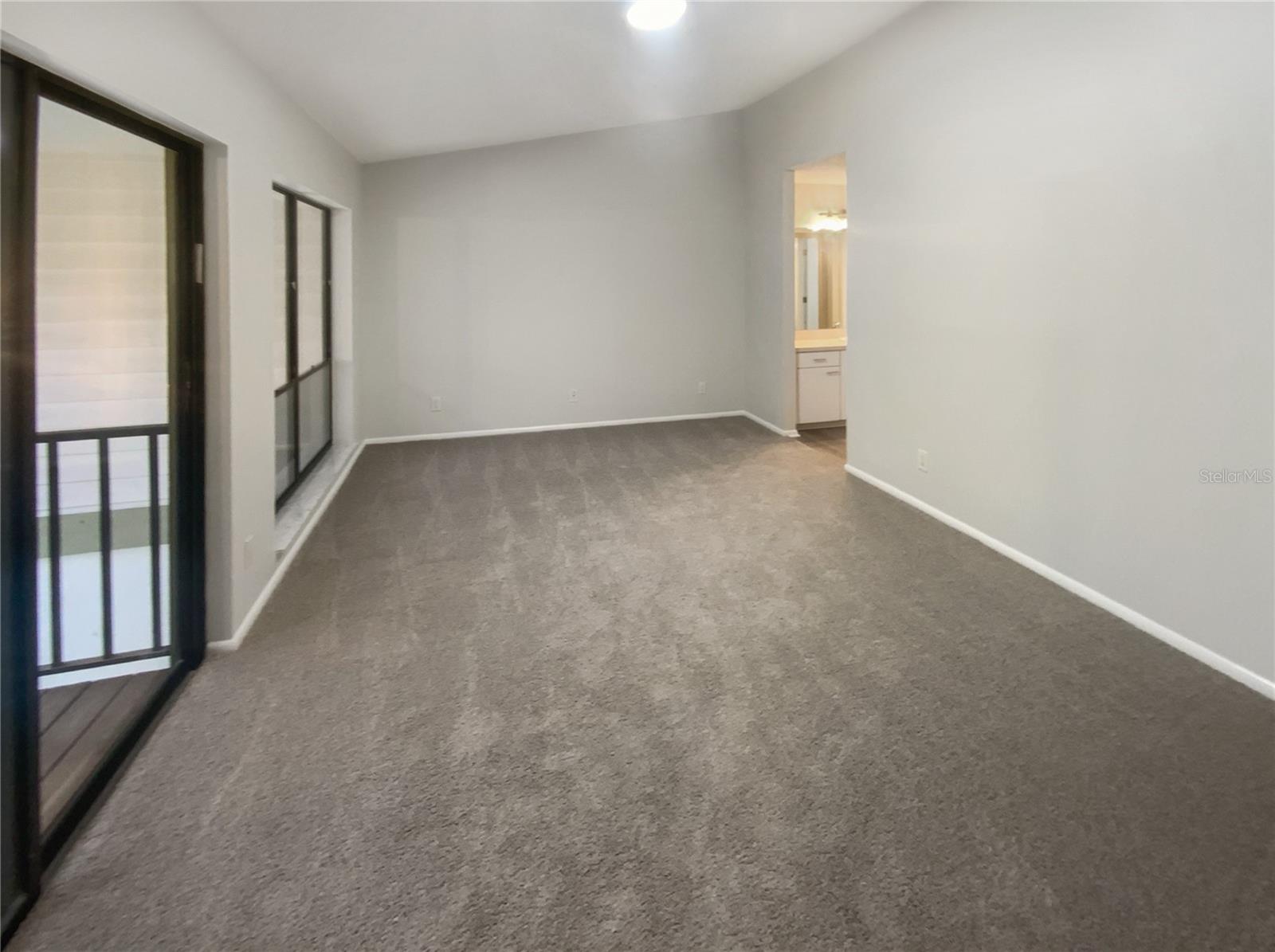 Image 27 of 37 For 836 Amelia Court Ne