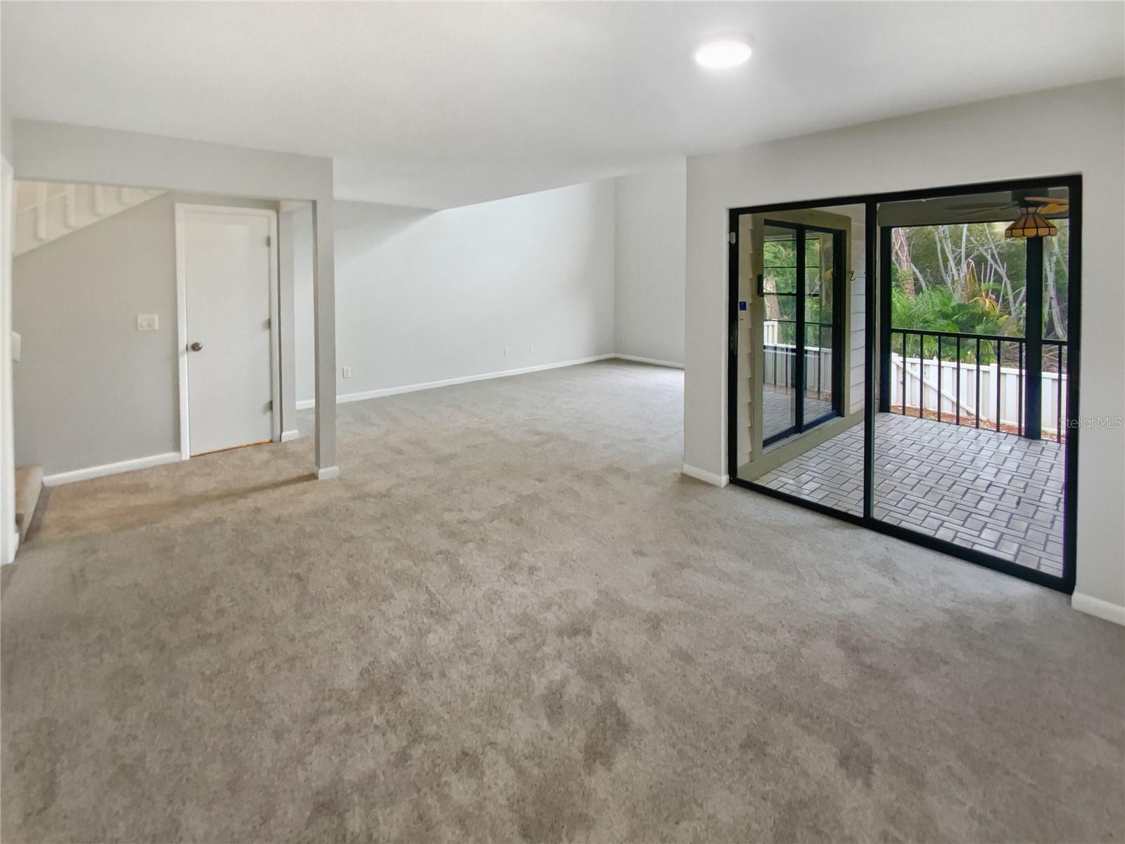 Image 29 of 37 For 836 Amelia Court Ne