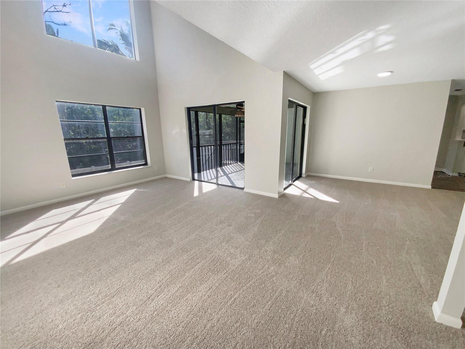 Image 7 of 37 For 836 Amelia Court Ne