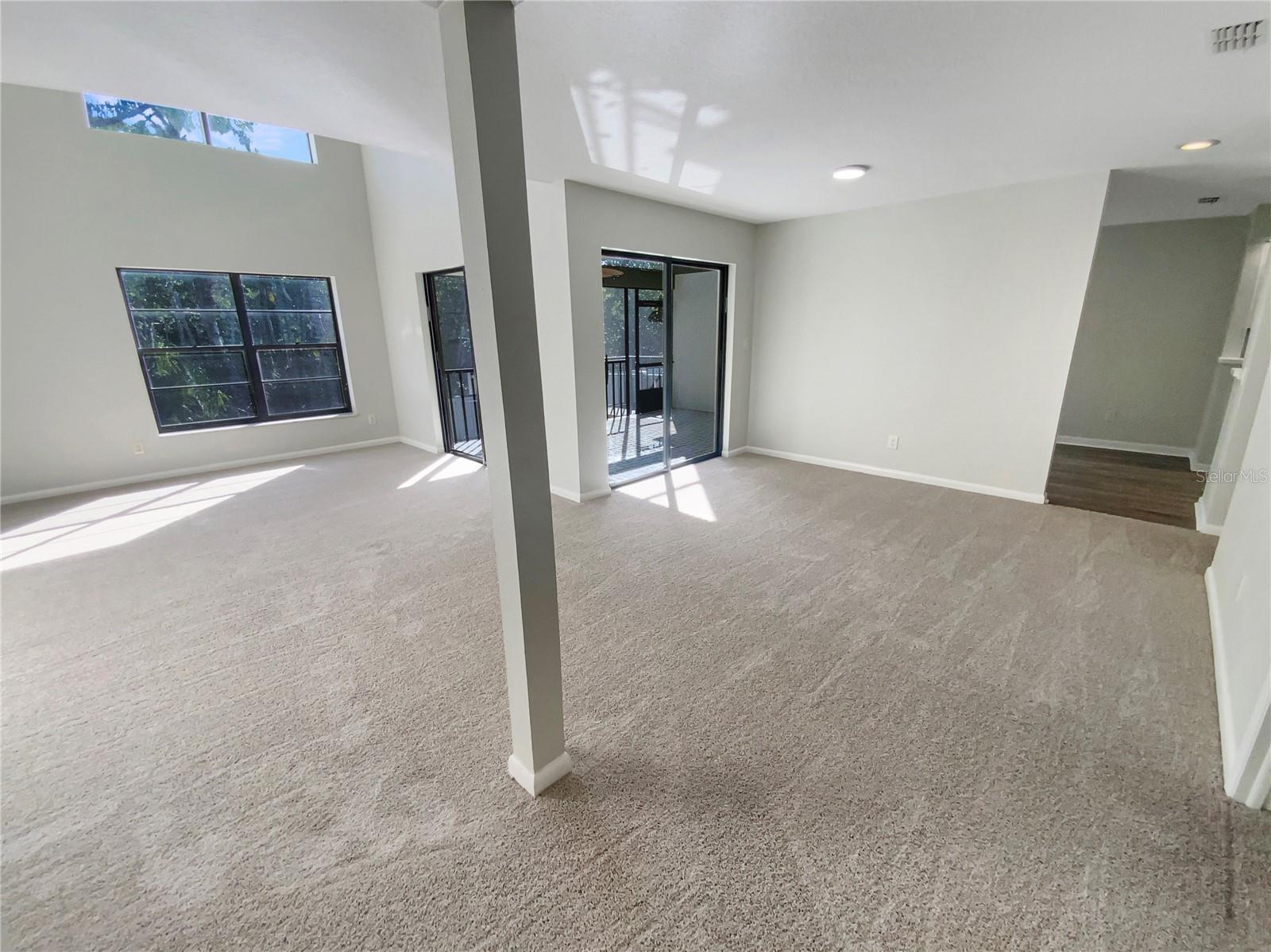 Image 8 of 37 For 836 Amelia Court Ne