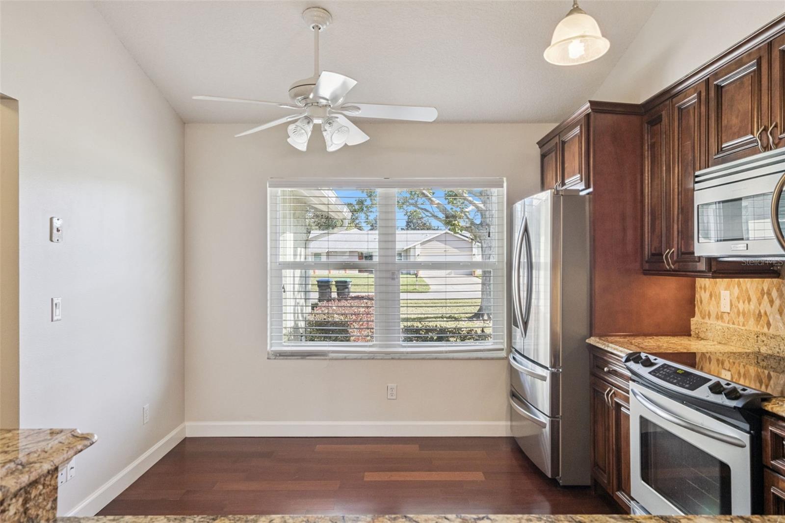 Image 10 of 34 For 4818 Breezy Palms Court