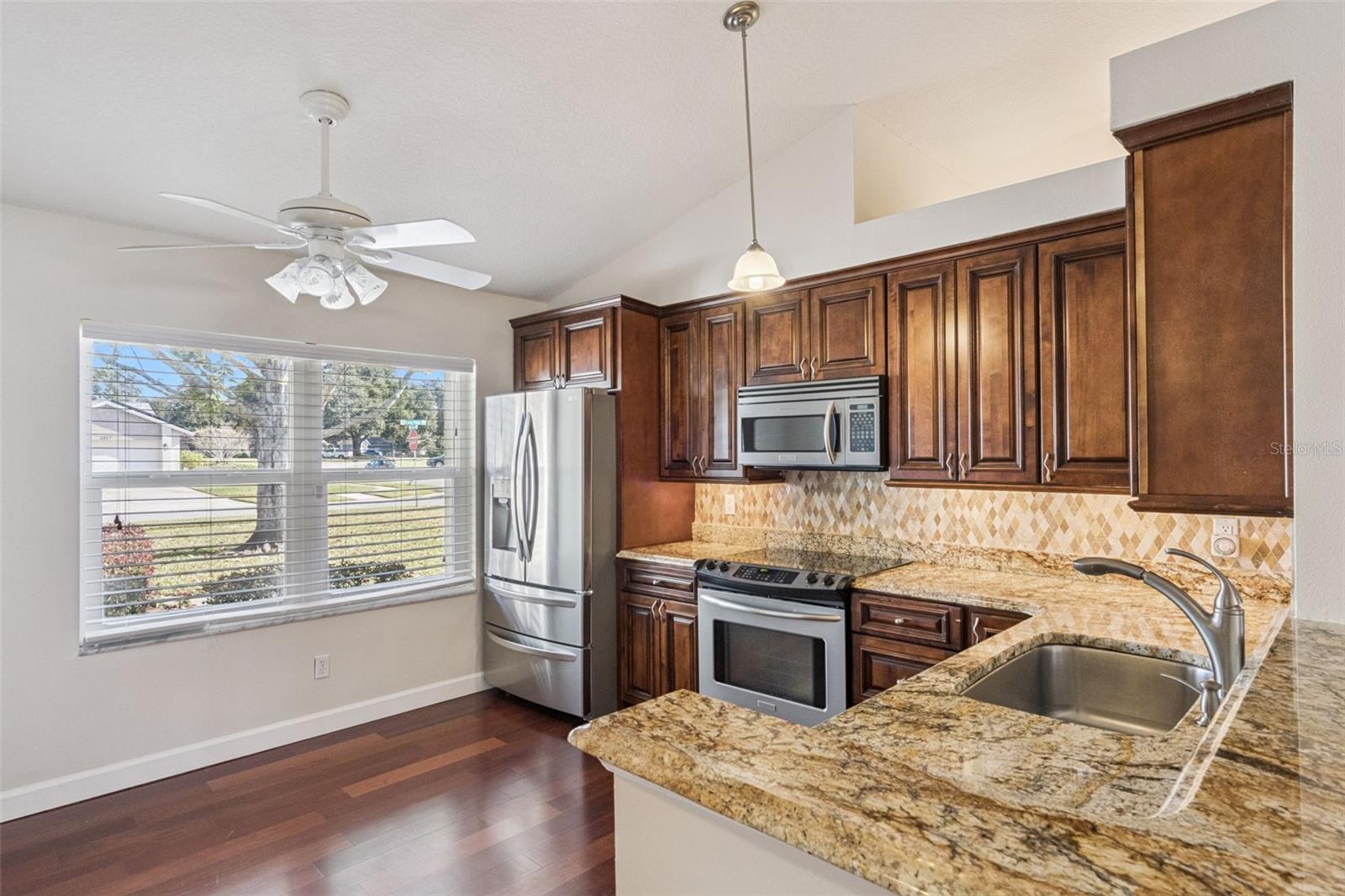 Image 12 of 34 For 4818 Breezy Palms Court