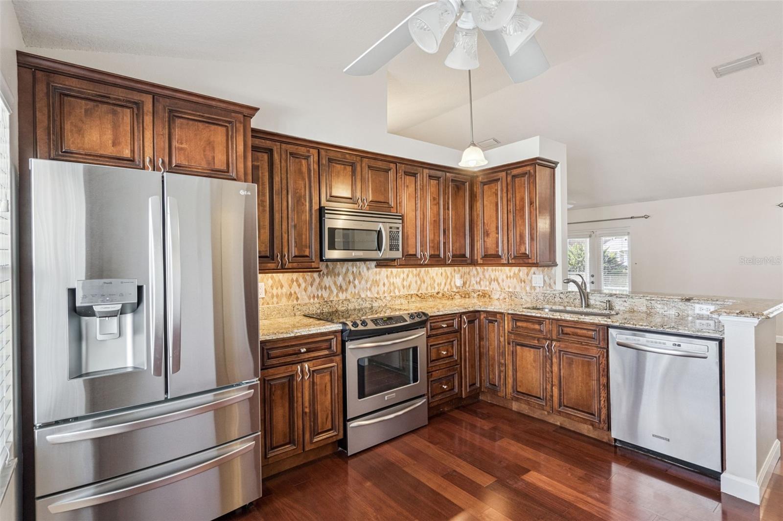 Image 13 of 34 For 4818 Breezy Palms Court