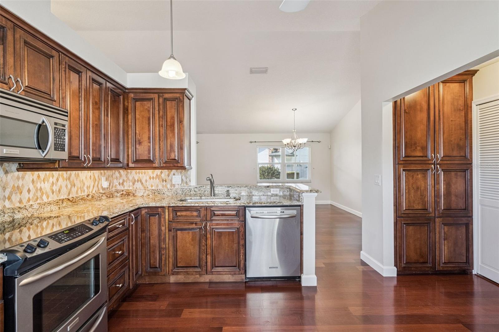 Image 14 of 34 For 4818 Breezy Palms Court