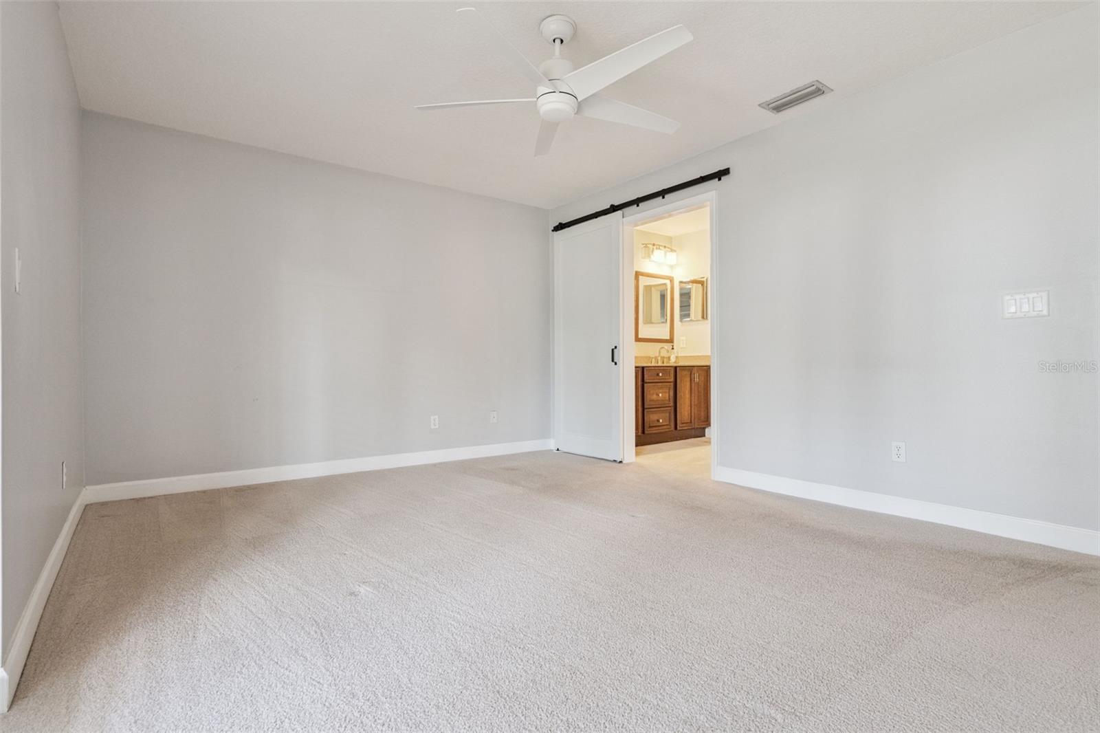 Image 18 of 34 For 4818 Breezy Palms Court