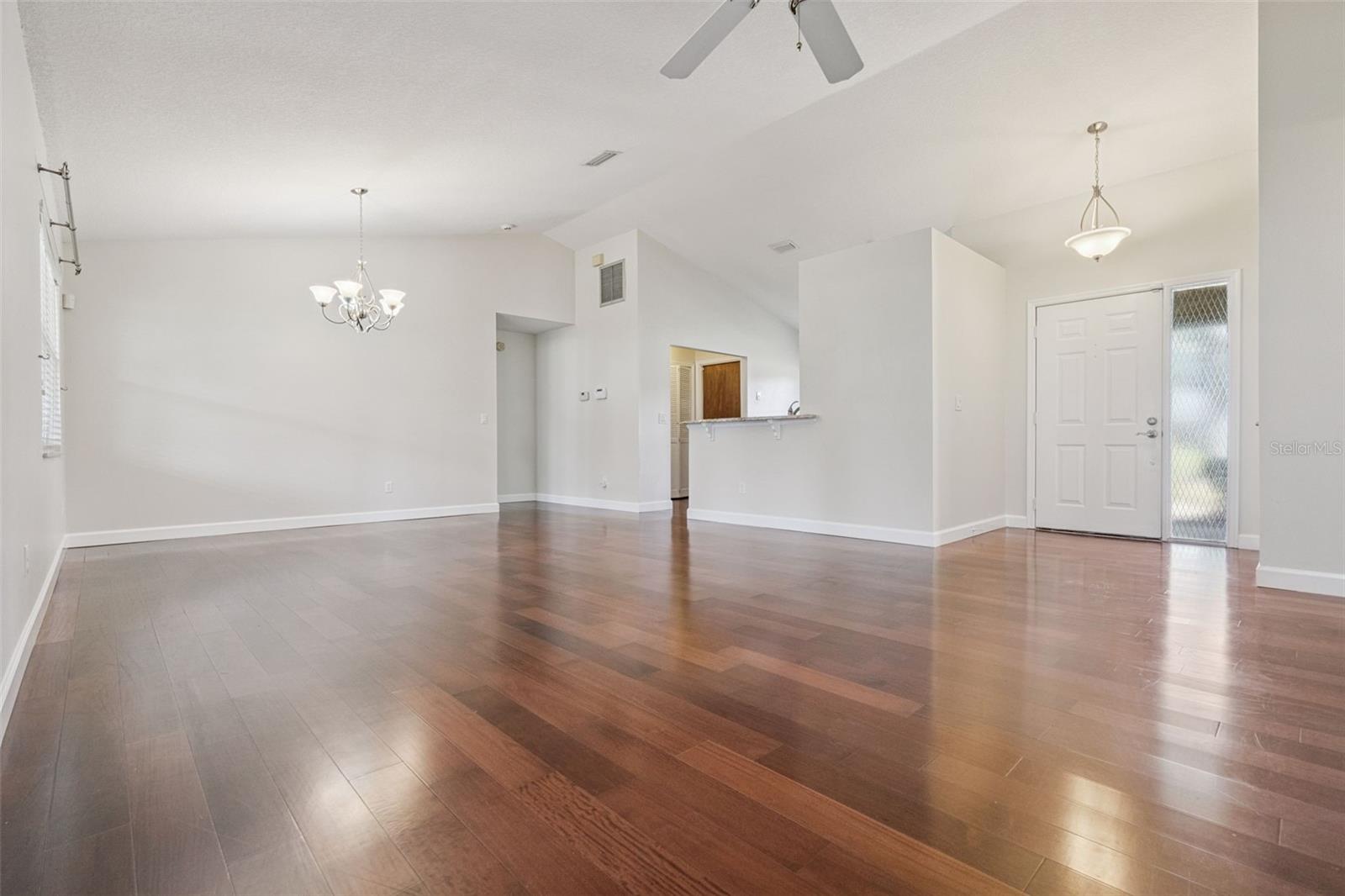 Image 7 of 34 For 4818 Breezy Palms Court