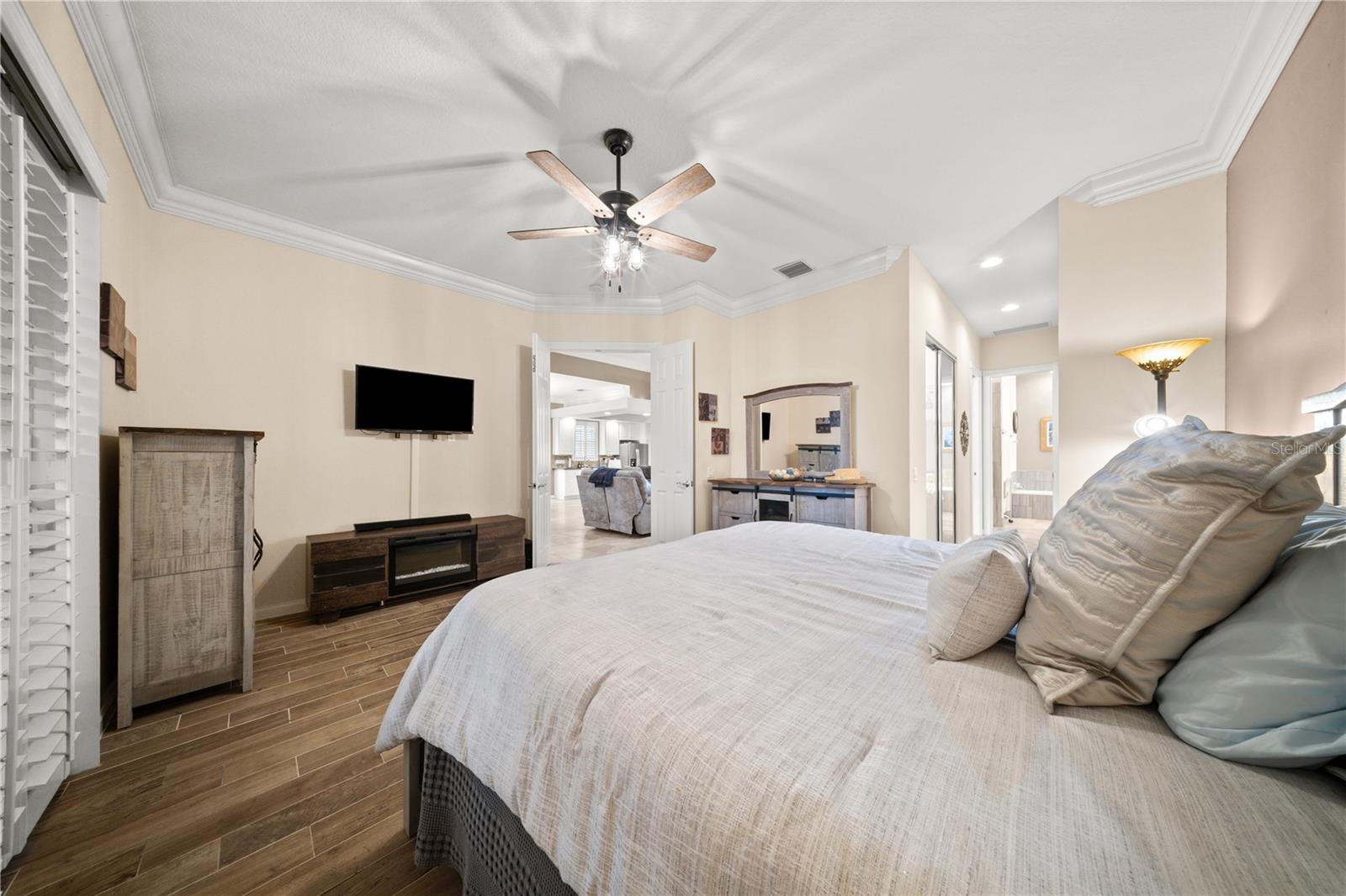 Image 18 of 57 For 11384 Northland Drive