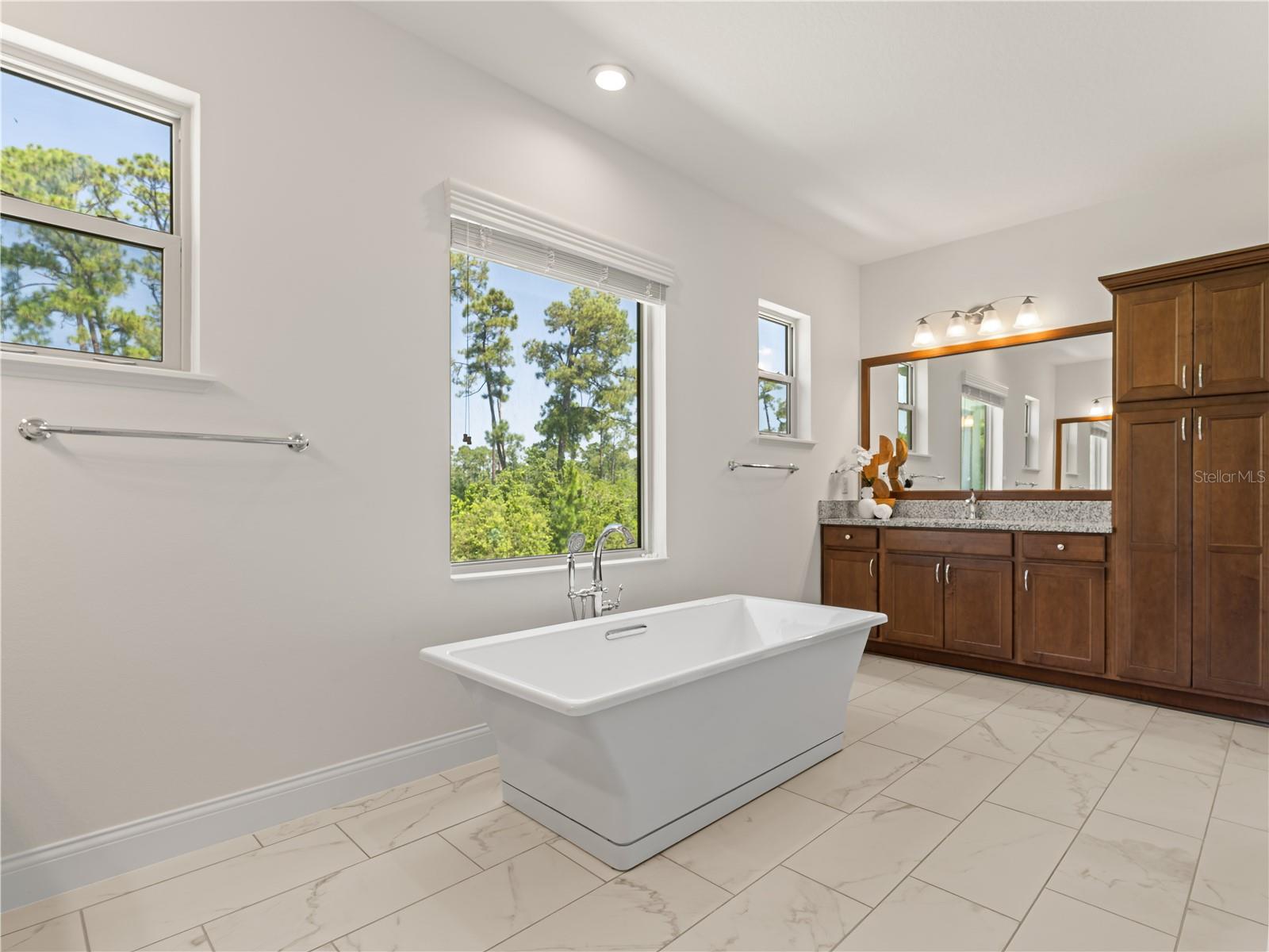 Image 24 of 35 For 10414 Royal Cypress Way