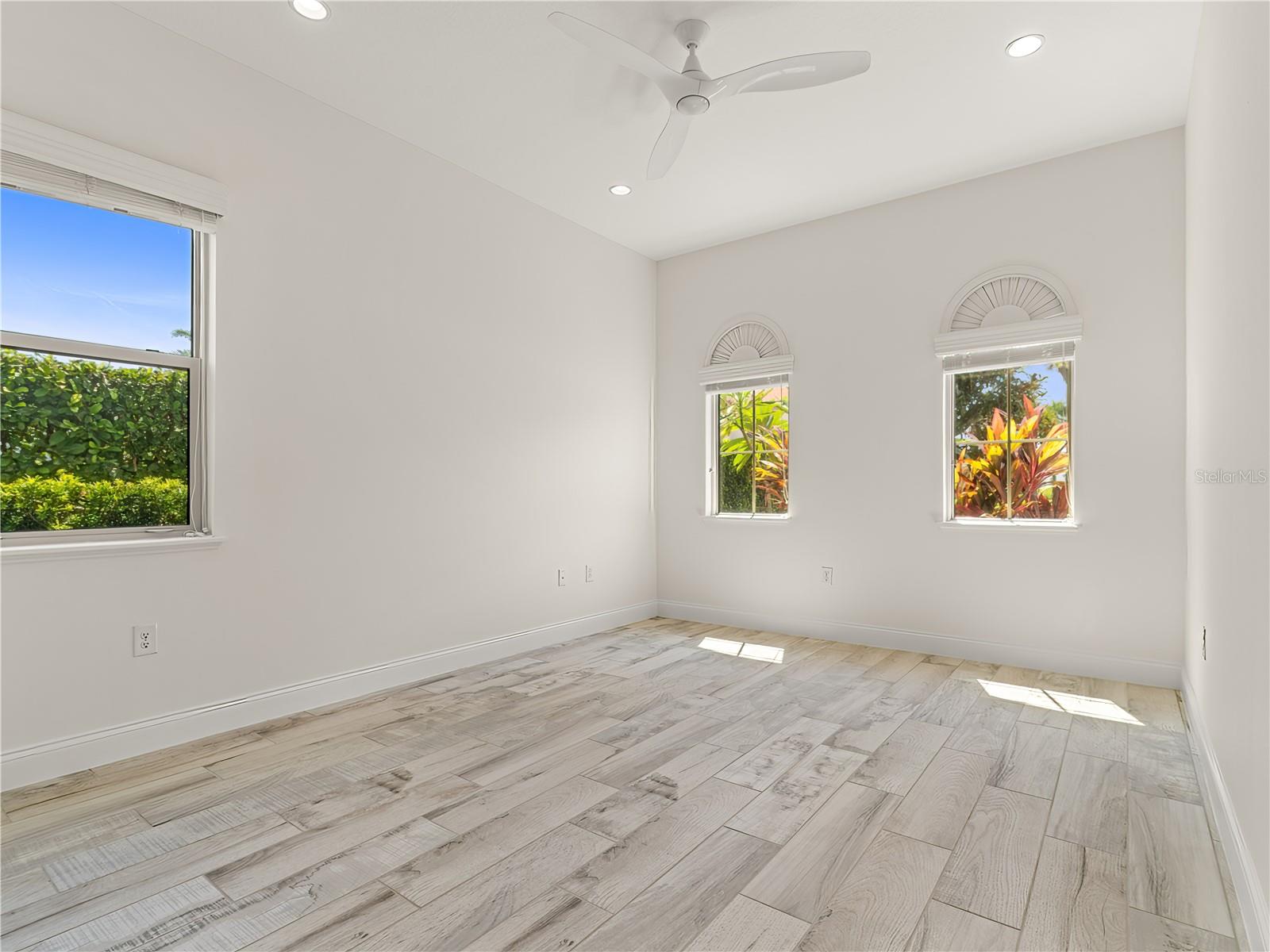 Image 25 of 35 For 10414 Royal Cypress Way