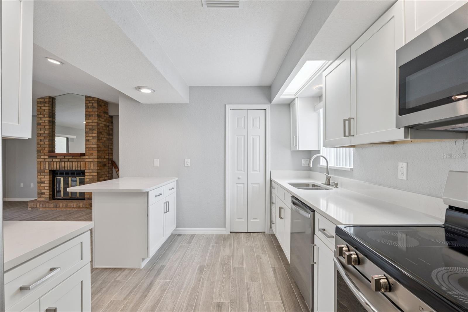 Image 10 of 39 For 1932 Maple Circle 1932