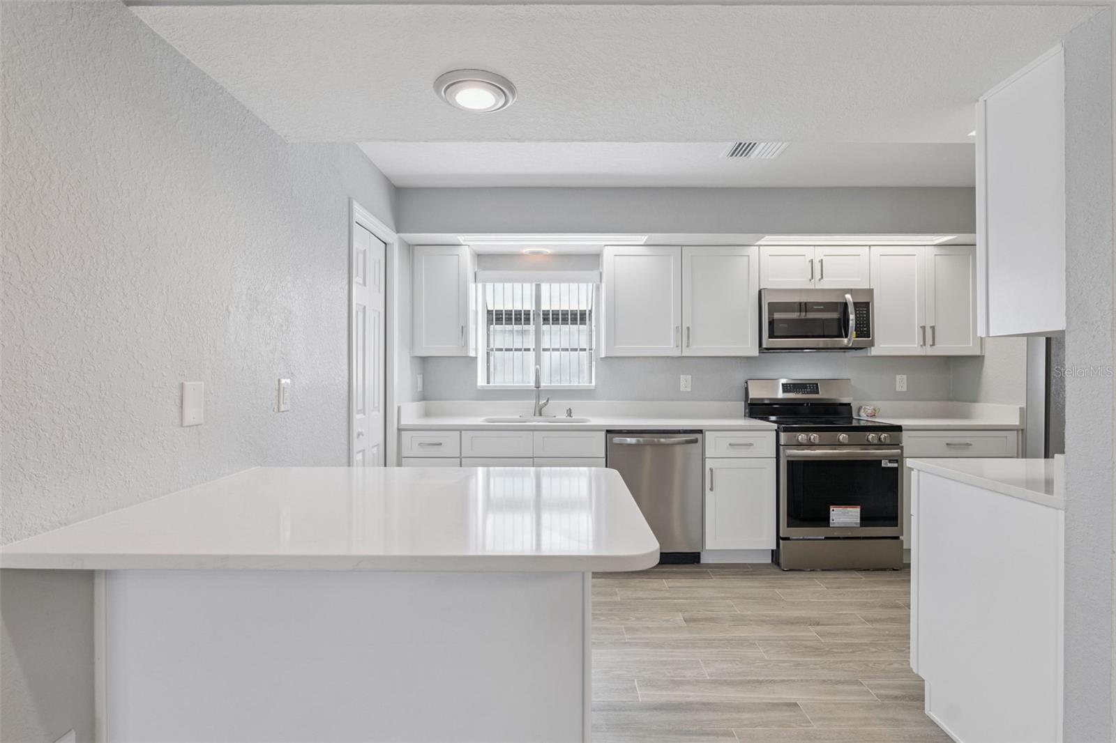 Image 11 of 39 For 1932 Maple Circle 1932