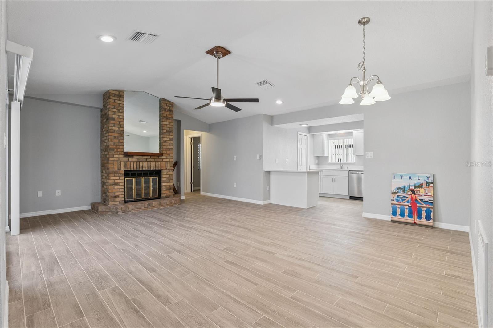 Image 6 of 39 For 1932 Maple Circle 1932