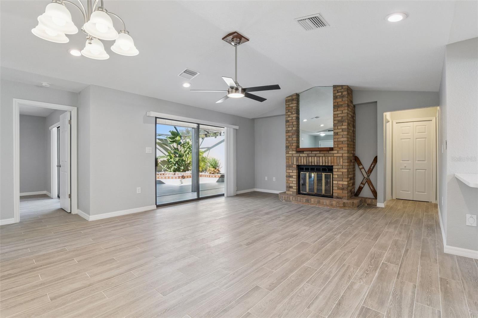 Image 7 of 39 For 1932 Maple Circle 1932