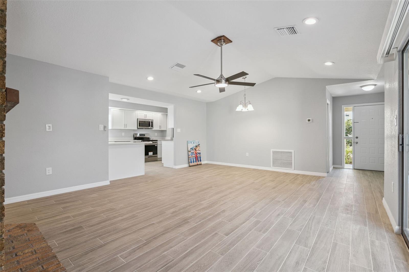 Image 8 of 39 For 1932 Maple Circle 1932