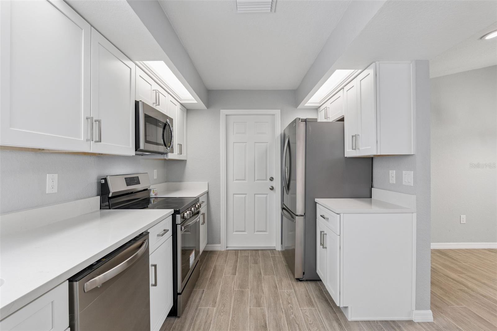 Image 9 of 39 For 1932 Maple Circle 1932