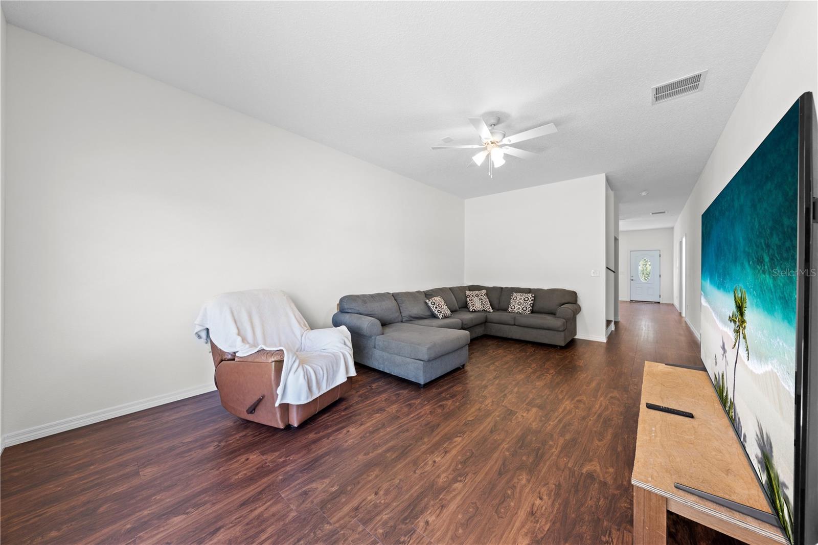 Image 18 of 93 For 4055 Edsel Avenue