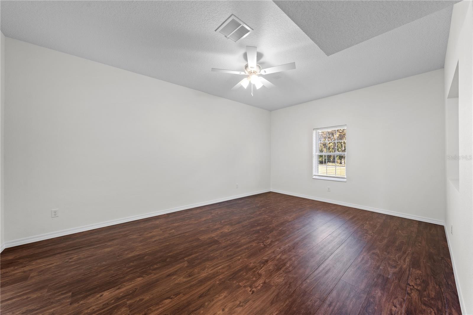 Image 19 of 93 For 4055 Edsel Avenue