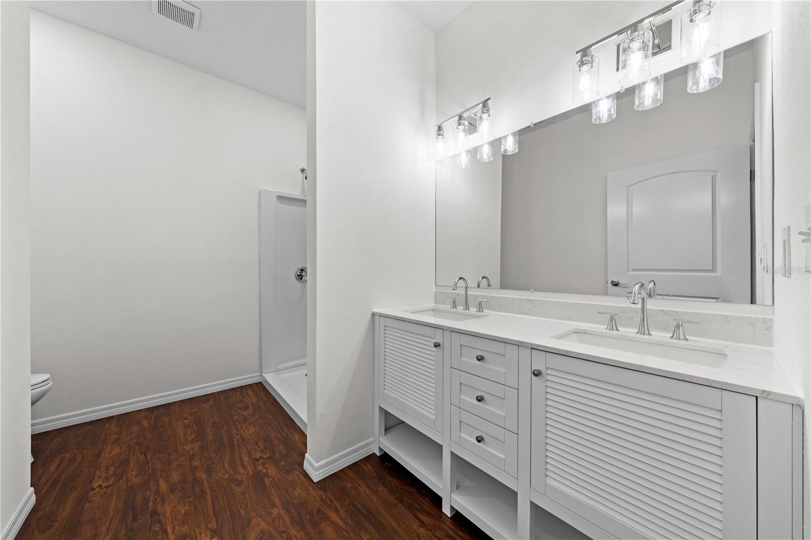 Image 22 of 93 For 4055 Edsel Avenue