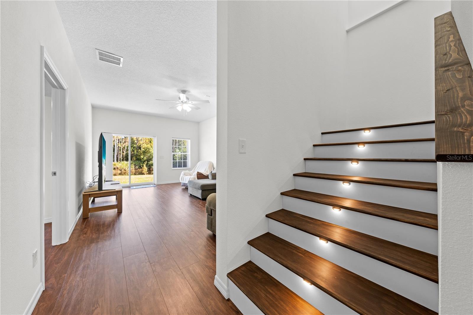 Image 24 of 93 For 4055 Edsel Avenue